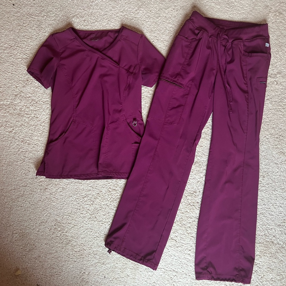 Cherokee Infinity Scrub Set in Maroon (top XS, bottoms S)